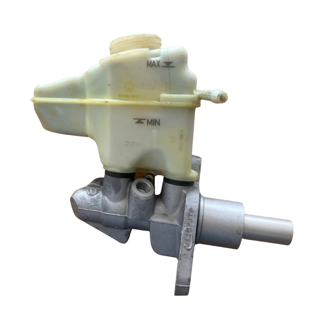 VW Golf MK5 (0509) Brake Master Cylinder + Brake Fluid Reservoir
